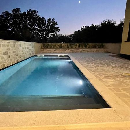 Ferienwohnung Mit Beheiztem Pool, 60 M Vom Strand Maslenica Ngoại thất bức ảnh