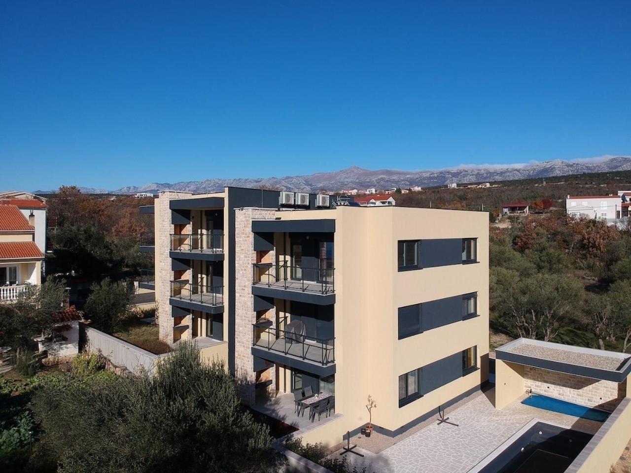 Ferienwohnung Mit Beheiztem Pool, 60 M Vom Strand Maslenica Ngoại thất bức ảnh